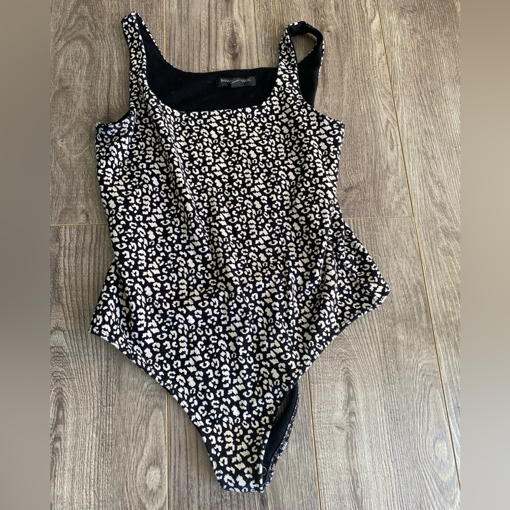 3/$30 BANANA REPUBLIC Scoop Neck Tank Thong Bodysuit black & white Leopard Print